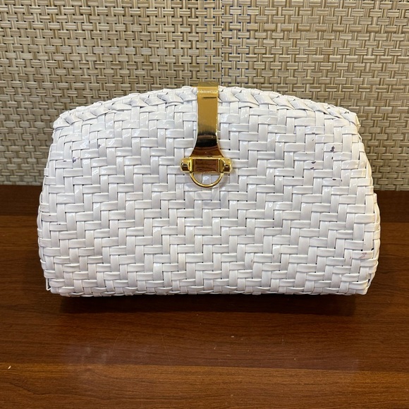 🌟HP🌟VTG 1970s Elegant Danieli White Woven Vinyl Wicker Bag Gold Accents Handbag - Picture 2 of 16